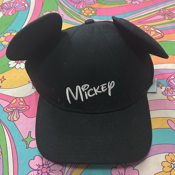 Minnie and Mickey hats 💕🖤 - Picture 6 of 6